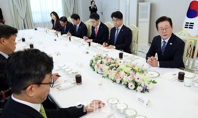 이재명 대통령이 18일 서울 용산 대통령실 청사에서 열린 증권사 리서치센터장 오찬 간담회에서 발언하고 있다.(사진=뉴시스)