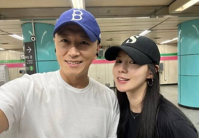 진태현은 5월 갑상선암 투병 사실을 공개한 뒤 6월에 수술을 받았다. 갑상선암은 목에 위치한 나비 모양 기관인 갑상선에 생긴 암이다. [사진=진태현 인스타그램]