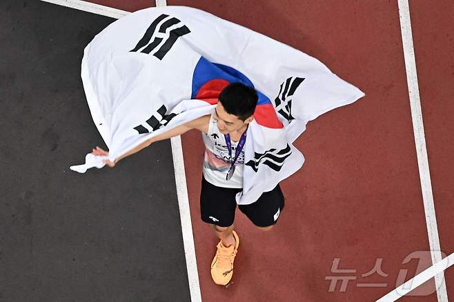 육상은 불가능한 영역으로 간주됐던 종목이다. 하지만 우상혁이 그 벽을 무너뜨렸다.  ⓒ AFP=뉴스1