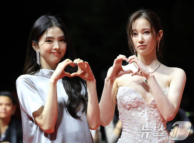 연예계 절친인 배우 한소희와 전종서(오른쪽)가 부산영화제를 찾았다. ⓒ News1 권현진 기자