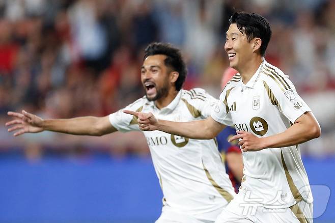 손흥민이 18일(한국시간)미국 유타주 솔트레이크시티 아메리카 퍼스트 필드에서 열린 레알 솔트레이크와의 2025 MLS 원정 경기에서 전반 두 번째 골을 넣은 뒤 기뻐하고 있다. ⓒ AFP=뉴스1