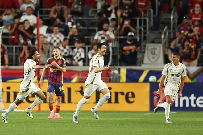 손흥민(가운데)이 솔트레이크전에서 득점 후 환호하고 있다. 사진 | 유타=USA연합뉴스