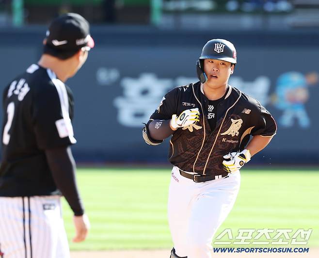 18일 수원 케이티위즈파크에서 열린 KT와 LG의 더블헤더 1차전 경기. 4회말 LG 치리노스 상대 솔로홈런을 날린 KT 강백호. 수원=송정헌 기자songs@sportschosun.com/2025.09.18/