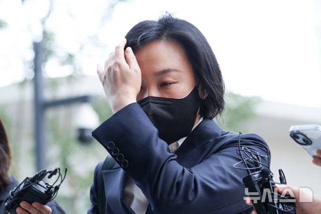 김건희 여사 연루 의혹들을 수사하는 민중기 특별검사팀은 18일 오전 10시부터 참고인 신분으로 유 전 행정관을 불러 조사하고 있다. /뉴시스