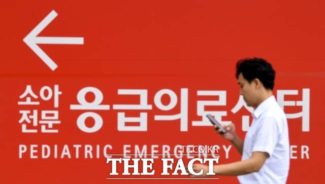 18일 이재명 정부가 추진하는 필수의료 수가인상 정책 문제도 지목됐다. 공공의료와 건보 보장성 확대로 대응해야 하는 응급의료 대응, 중증 복합외상, 소아과와 분만산부인과 취약지 문제를 수가보상으로 해결하려하면서 환자가 많은 대도시 병원들 수익은 늘었지만 인구가 적은 지역의 의료 문제는 여전히 지속되고 있다는 분석이다. 사진은 2024년 9월 15일 오전 서울의 한 대학병원 응급의료센터/장윤석 기자