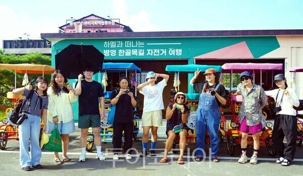 사진여행 프로그램 참가자 단체사진. /사진-강진군