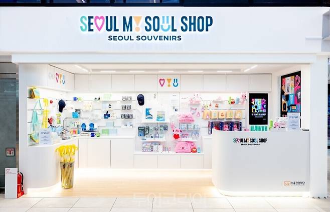서울마이소울샵 한강버스 여의도 선착장점 내부/사진-서울관광재단