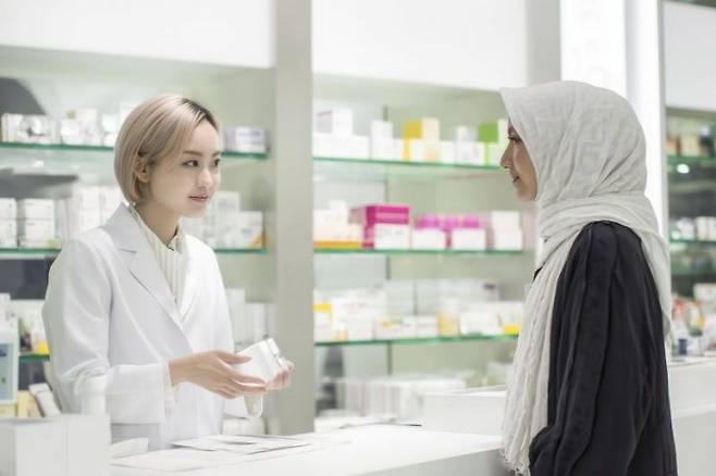 방한 외국인 관광객의 K뷰티 쇼핑 트렌드가 '올리브영·다이소·무신사'(올다무)를 넘어 약국으로 확산하고 있는 것으로 나타났다. 기사의 이해를 돕기 위한 자료사진. 클립아트코리아