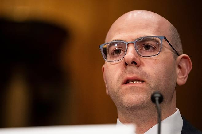 도널드 트럼프 미국 대통령이 임명한 스티븐 미란  연방준비제도 이사는 17일 연방공개시장 위원회 기준금리 투표에 참석했다./EPA 연합뉴스