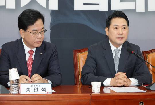 국민의힘 장동혁 대표가 18일 서울 여의도 국회에서 열린 최고위원회의에서 발언하고 있다. 연합뉴스