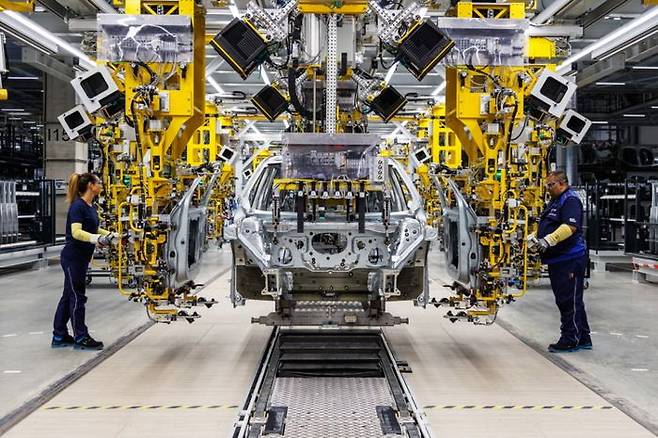 데브레첸 공장 차체 공정 ⓒBMW코리아