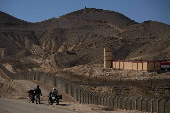 이집트-이스라엘을 잇는 국경의 모습. (출처=AP/뉴시스)