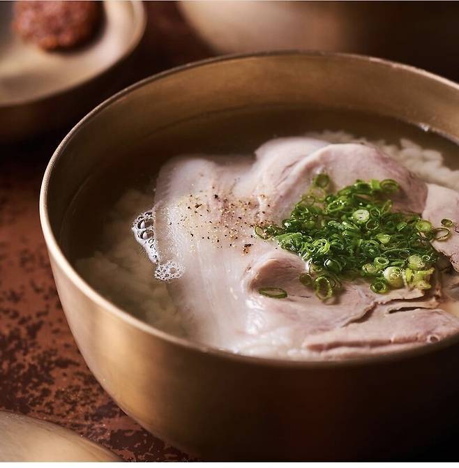 뉴욕, 도쿄, 파리 등에 진출한 돼지곰탕 전문점 ‘옥동식’의 돼지곰탕. 옥동식 제공