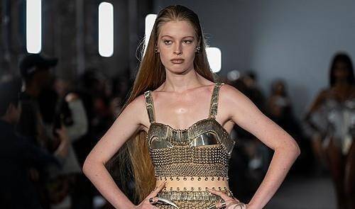 뉴욕패션위크에서 런웨이 모델로 데뷔한 비비언 제나 윌슨. EPA=연합뉴스