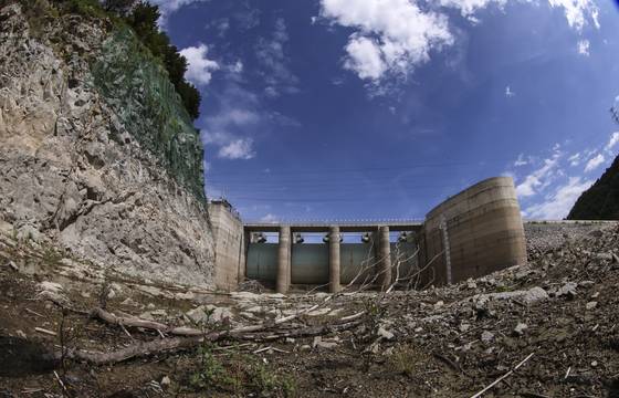 [강릉=뉴시스] 김근수 기자 = 강릉 지역에 극심한 가뭄 계속되는 가운데 16일 오전 강원 강릉시 오봉저수지 바닥이 갈라져 있다. 2025.09.16. ks@newsis.com