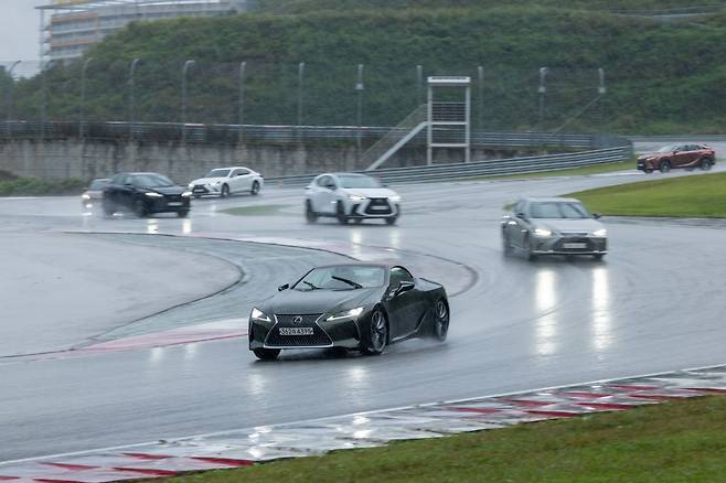 도요타 가주 레이싱 모터스포츠 클래스 트랙 주행 모습./사진=도요타코리아