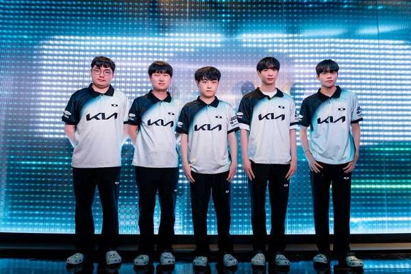 디플러스 기아 선수단의 모습 (LCK 제공)