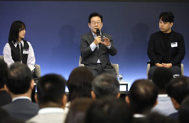 이재명 대통령이 지난 17일 경기도 성남시 제2판교 스타트업스퀘어에서 열린 청년 스타트업 상상콘서트에서 발언을 하고 있다. 대통령실사진기자단