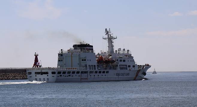 동해해양경찰서 소속 함정이 북태평양 공해 수역에서 불법조업 감시 활동을 하고 있다. 기사 사진은 내용과 무관함. 연합뉴스