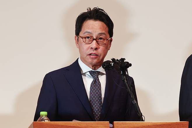 Lotte Card CEO Cho Jwa-jin speaks during a press briefing about a recent hacking scandal held in Seoul on Thursday. (Yonhap)