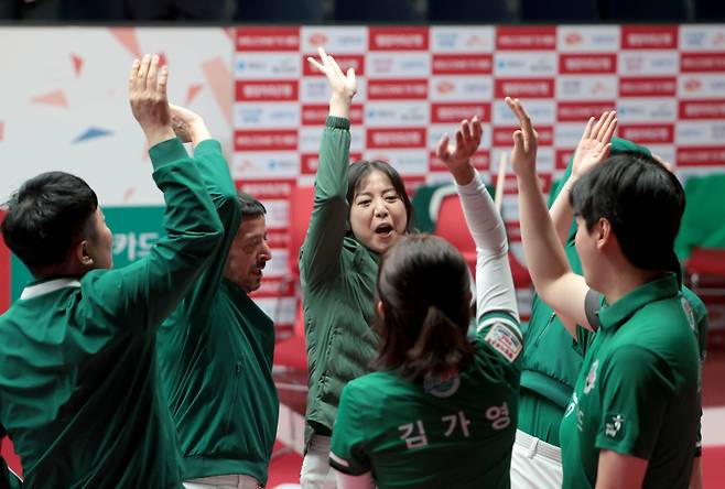 치열한 선두 경쟁을 펼치고 있는 하나카드가 4일차 경기에서 3승1패를 기록하면서 1위에 올랐다. PBA 제공