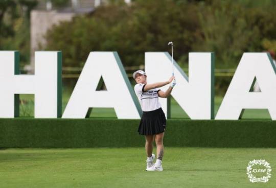 하나금융그룹 챔피언십 1라운드 공동 선두 이다연의 경기 모습. /KLPGA