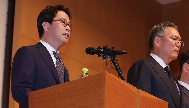 조좌진 롯데카드 대표이사 등 관계자들이 18일 서울 중구 부영태평빌딩에서 해킹 사고로 인한 고객 정보 유출사태에 대해 말하고 있다. [이승환 기자]