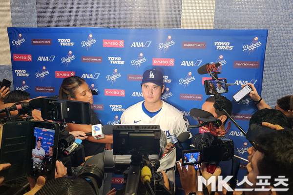 오타니가 원맨쇼급 활약을 펼친 이후 미국 현지에서 인터뷰를 갖고 있다. 사진(美 로스앤젤레스)= 김재호 특파원