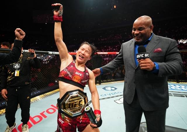 ‘만리장성’ 장웨일리의 더블 챔피언 꿈은 이뤄질 수 있을까. 사진=UFC 제공