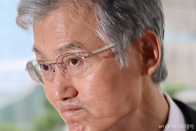 (서울=뉴스1) 오대일 기자 = 조희대 대법원장이 18일 오전 서울 서초구 대법원 청사로 출근하고 있다.  2025.9.18/뉴스1  Copyright (C) 뉴스1. All rights reserved. 무단 전재 및 재배포,  AI학습 이용 금지. /사진=(서울=뉴스1) 오대일 기자