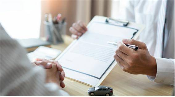 최근 일부 설계사들이 단기납 종신보험 가입자에 선이자를 지급하는 등 불완전판매를 하고 있는 것으로 나타났다./사진=클립아트코리아