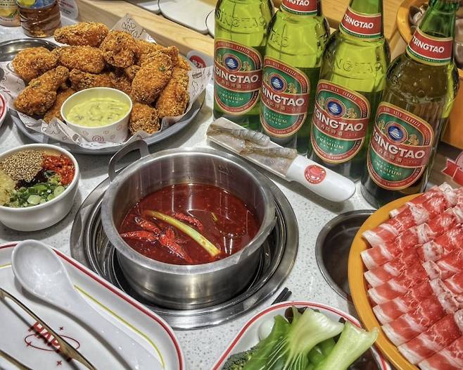 용가회전훠궈는 개인 훠궈팟을 제공한다. /사진=다이어리알