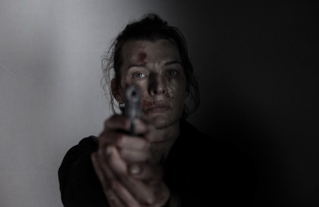 영화 ‘프로텍터’ 속 밀라 요보비치가 분한 니키 할스테드