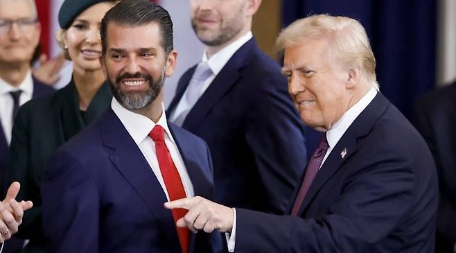 도널드 트럼프 미국 대통령(오른쪽)과 장남 트럼프 주니어. [게티이미지]