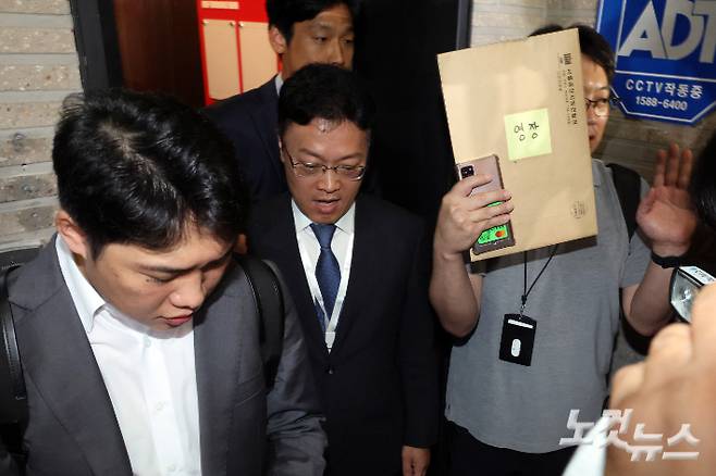 김건희 특검팀(민중기 특별검사)이 18일 서울 여의도 국민의힘 중앙당사 압수수색에 나서고 있다. 윤창원 기자