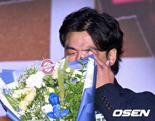 눈물 흘리는 박석민 전 코치