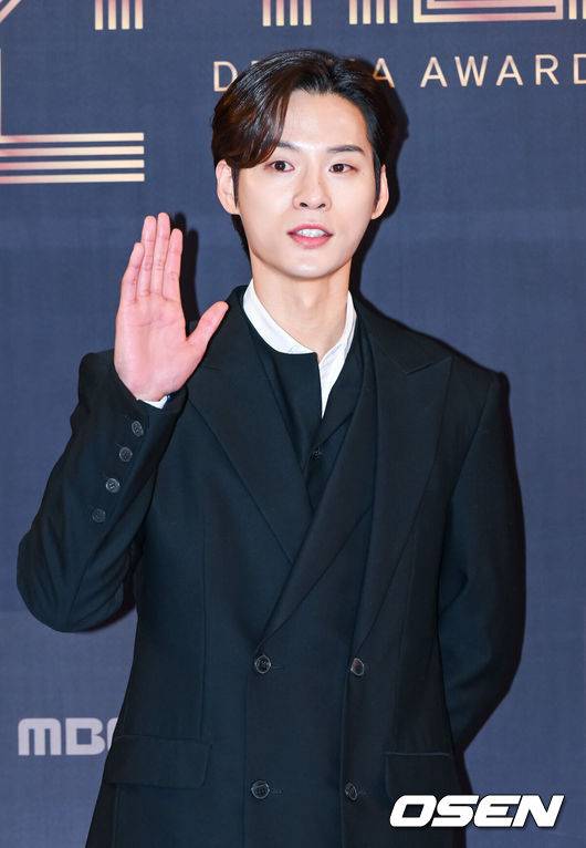 [OSEN=박준형 기자] 30일 오후 서울 상암 MBC 미디어센터 공개홀에서 &nbsp;'2022 MBC 연기대상'이 진행됐다.배우 윤지온이 포즈를 취하고 있다. 2022.12.30 / soul1014@osen.co.kr