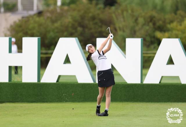 KLPGA 투어 하나금융그룹 챔피언십 1라운드 1번 홀에서 티샷을 날리는 박혜준. 사진 제공=KLPGA