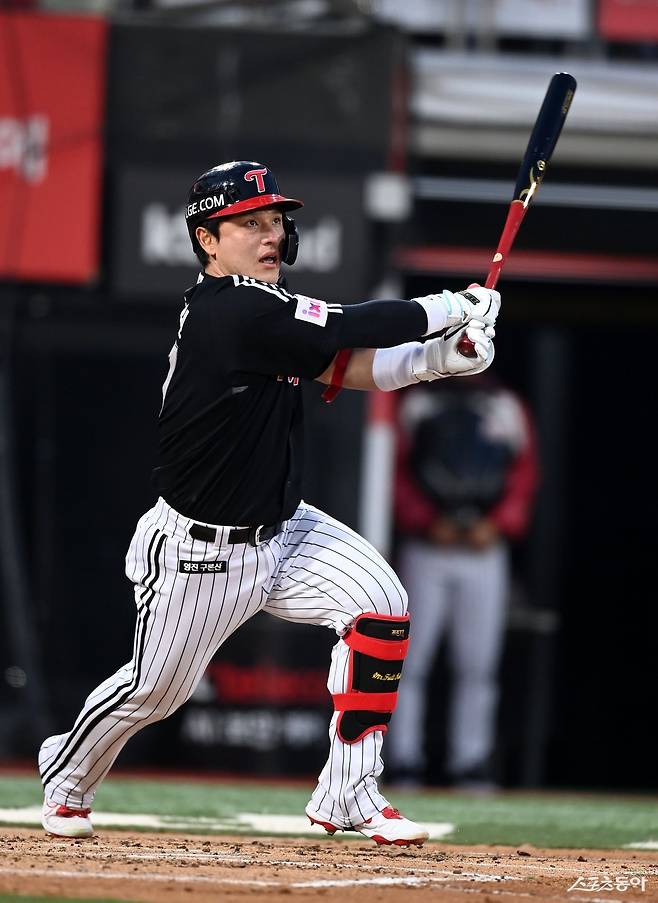 LG 박동원은 FA 계약을 통해 LG 유니폼을 입게 된 2023시즌부터 올 시즌까지 3년 연속 20홈런을 때렸다. LG 합류 이전까진 단 한번밖에 만들지 못했던 기록이지만, 공교롭게도 LG 합류 이후엔 매년 해당 기록을 달성하고 있다. 스포츠동아DB