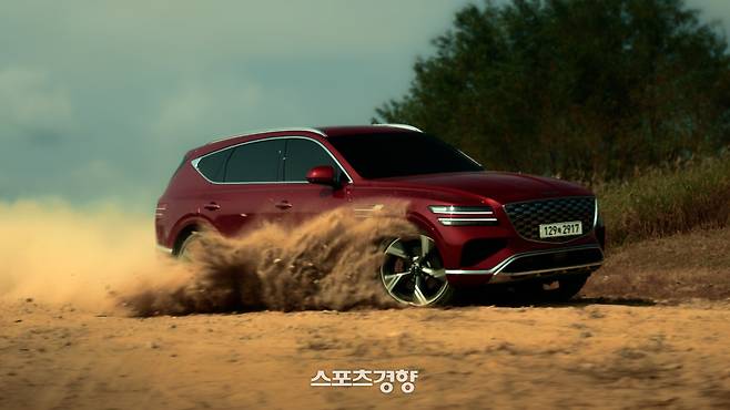 제네시스 GV70.  ‘멀티 챔버 에어 서스펜션’ 기술은 지면에서 올라오는 진동은 물론 우아한 제네시스 핸들링 제어 및 승차감 경쟁우위와 직결되는 요소다.