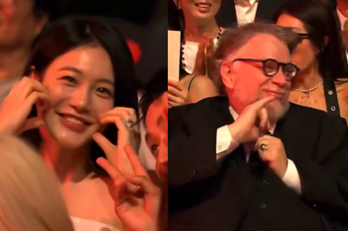 17일 부산 해운대 영화의 전당에서 열린 제30회 부산국제영화제 개막식에서 포즈를 취하는 배우 신예은(왼쪽)과 기예르모 델 토로 감독