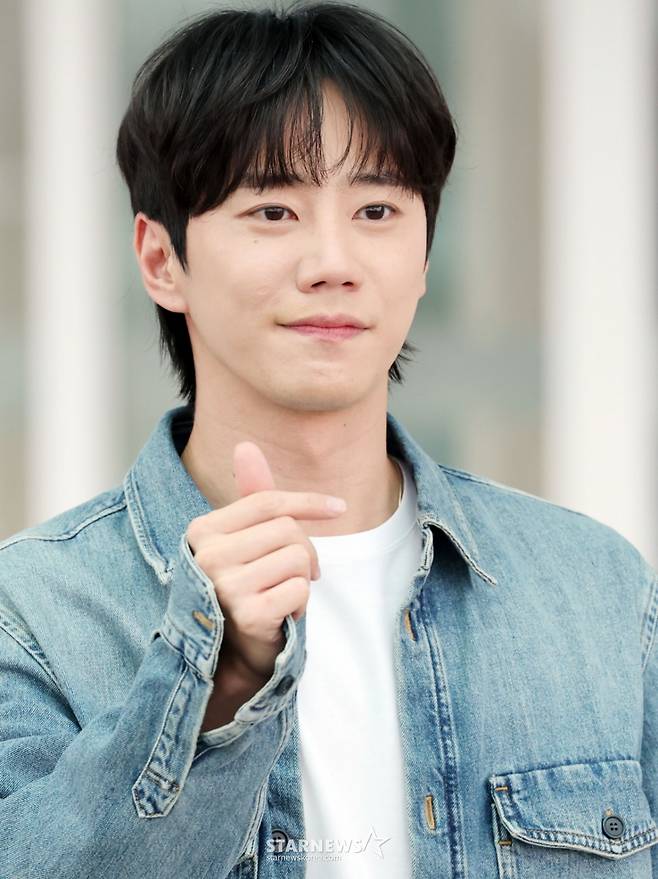 가수 겸 배우 이준영이 해외 일정 차 12일 오전 인천국제공항을 통해 출국하고 있다. 2025.09.12 /사진=임성균 tjdrbs23@