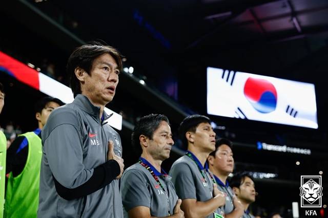 홍명보 감독(왼쪽). /사진=대한축구협회 제공