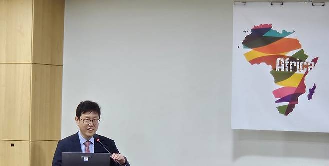 국회아프리카포럼 세미나에서 발표하는 정광용 외교부 아프리카중동국장 [촬영 노재현]