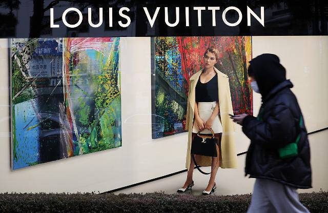 서울의 한 백화점 루이비통 매장 전경 (사진=연합뉴스)