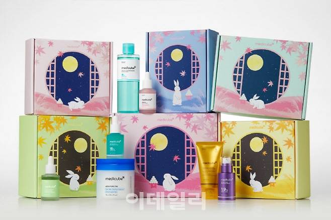 메디큐브 큐텐 재팬 ‘달빛 스킨케어 세트’ 제품.(사진=에이피알)