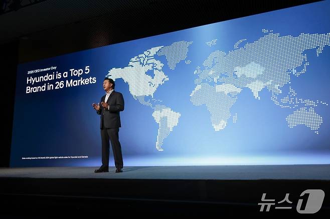 현대차는 18일(현지시간) 미국 뉴욕에서 2025 CEO 인베스터데이를 개최했다. 사진은 발표 중인 호세 무뇨스 현대차 최고경영자(CEO) 모습.(현대차 제공)