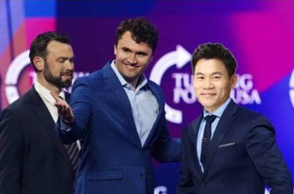 전한길씨와 찰리 커크가 함께 찍은 것처럼 온라인에 퍼진 사진은 조작된 것으로 확인됐다./페이스북