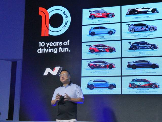 박준우 현대차 N매니지먼트실 상무가 18일 경기 의왕시에 위치한 ‘N 아카이브’에서 열린 고성능 브랜드 ‘N’ 출범 10주년 기념식에서 발표를 하고 있다. 임주희 기자