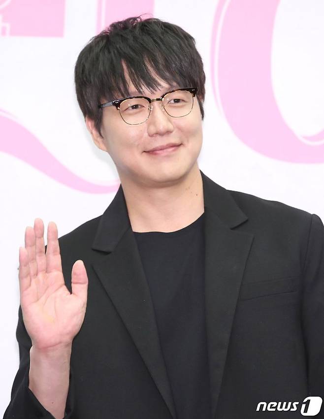 "탈세 목적 아냐" 성시경, 소속사 '미등록 운영'